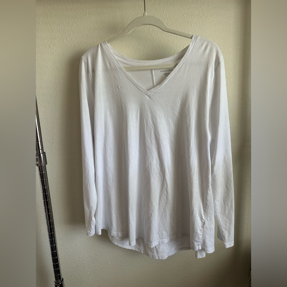 EILEEN FISHER Classic White V-Neck Long Sleeve Top.